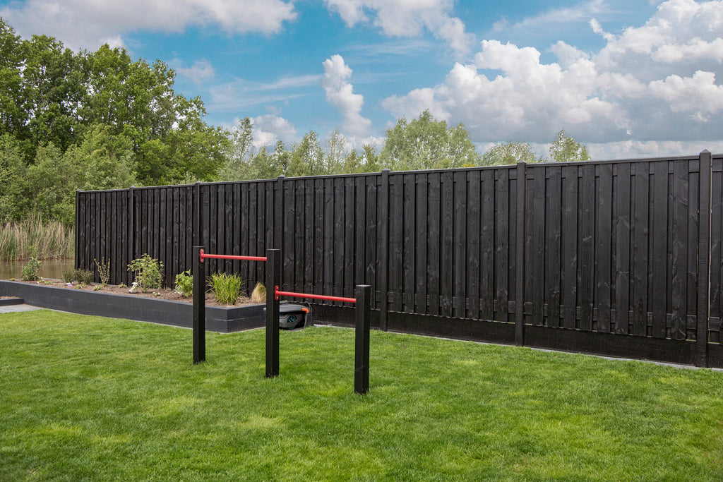 Tuinscherm Stuttgart, zwart gespoten vuren, RVS-geschroefd, 21-planks (19+2) 180 x 180 cm