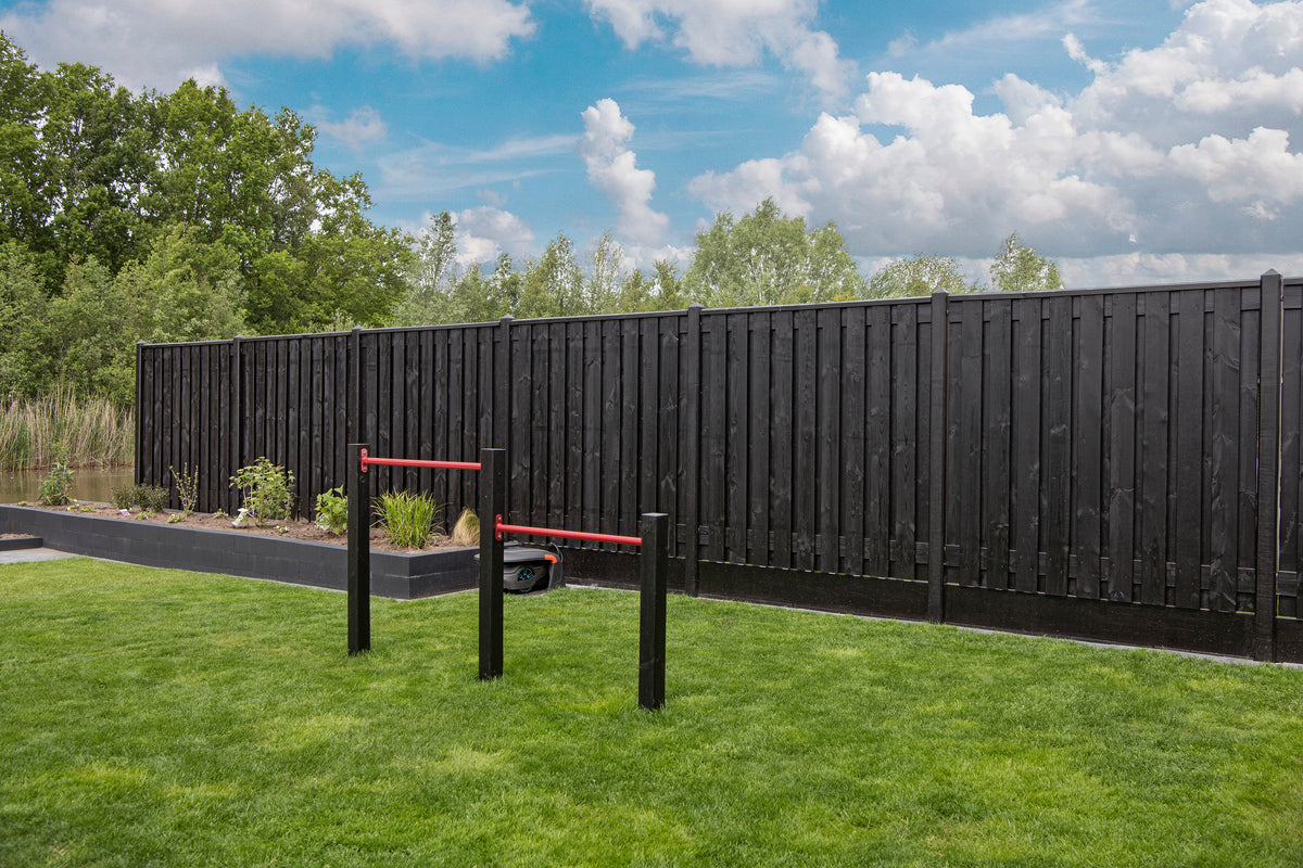 Tuinscherm Stuttgart, zwart gespoten vuren, RVS-geschroefd, 21-planks (19+2) 180 x 180 cm