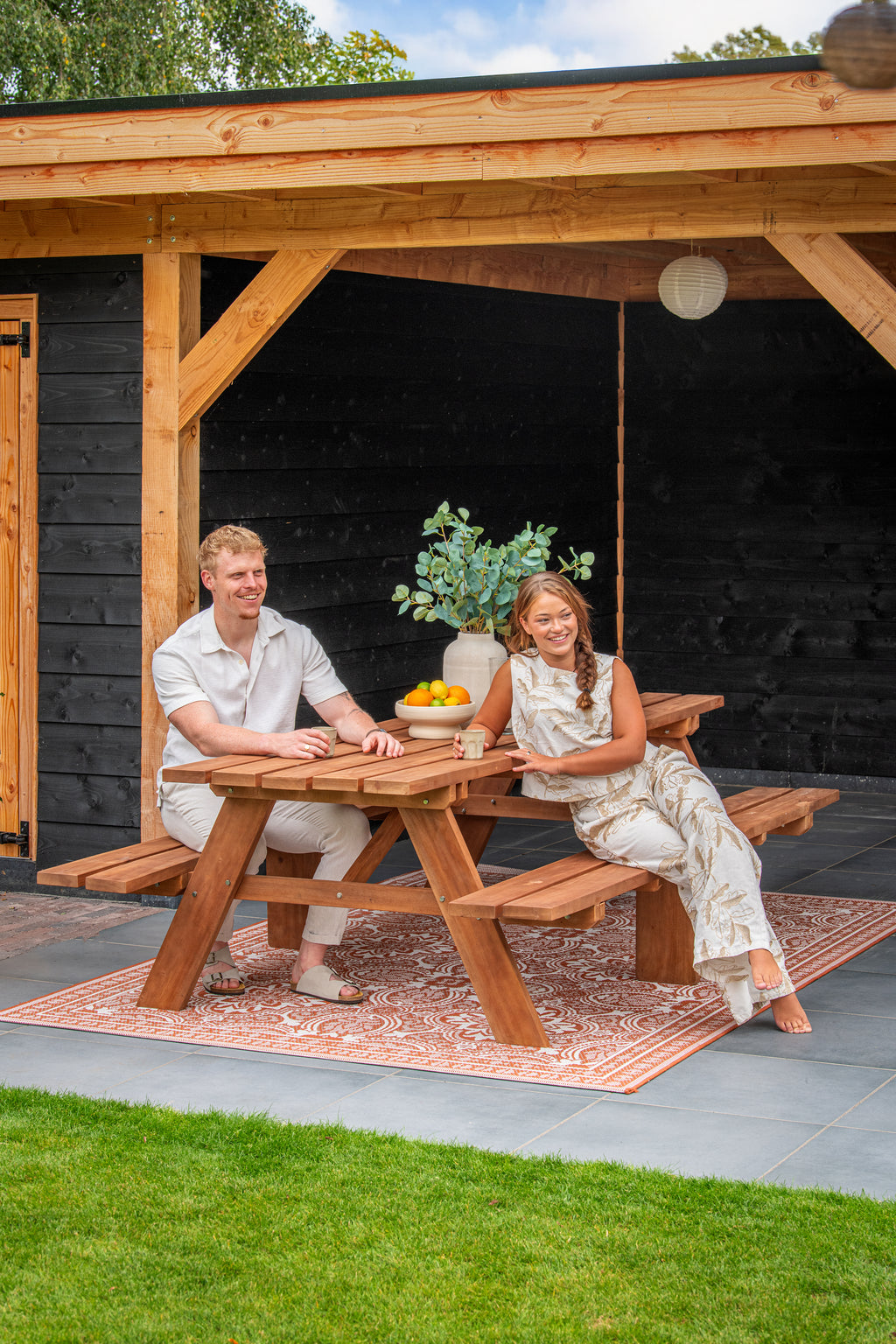 Hardhouten picknicktafel Giant